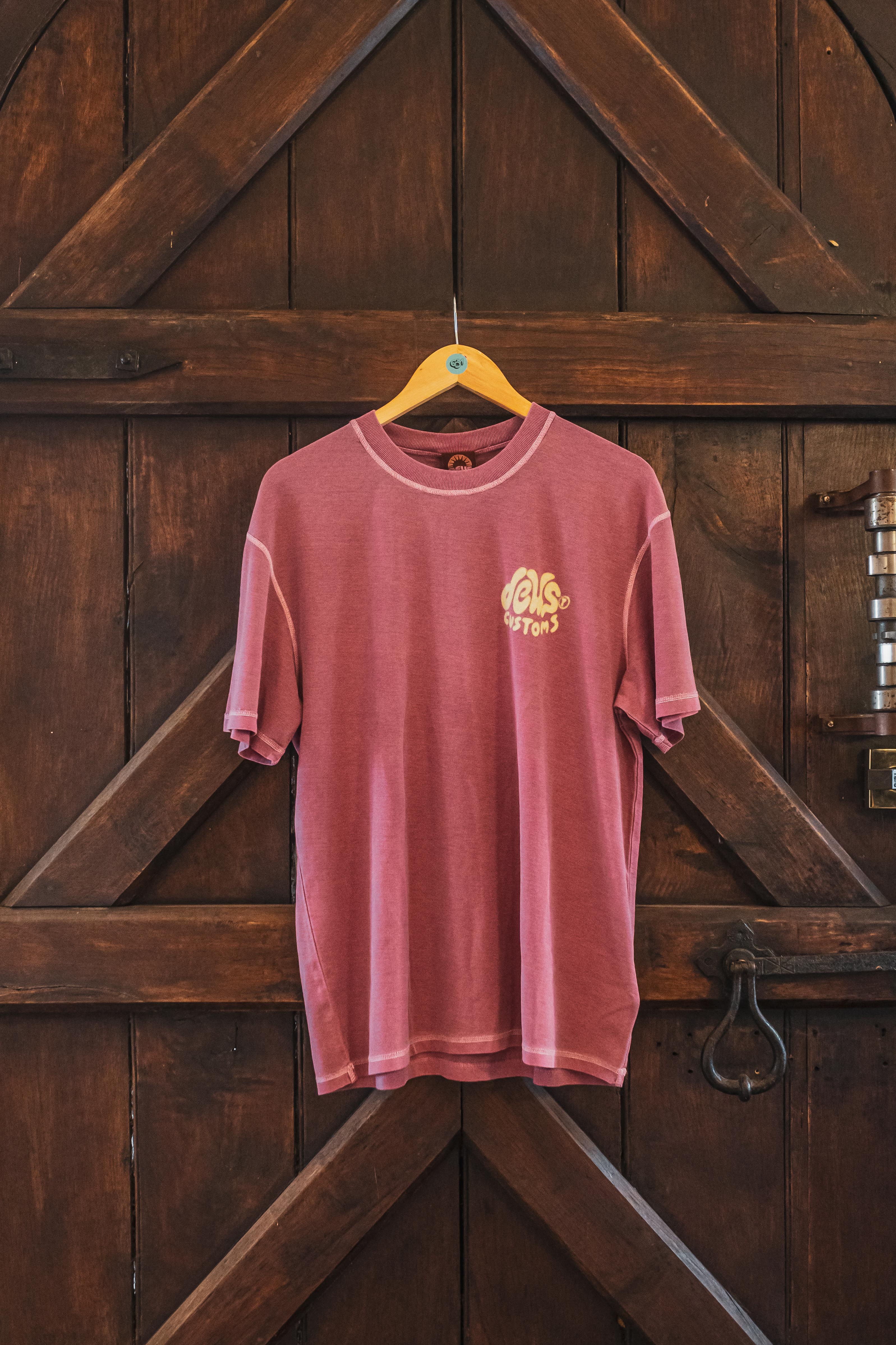 DEUS. Debris Reverse Tee. Rose